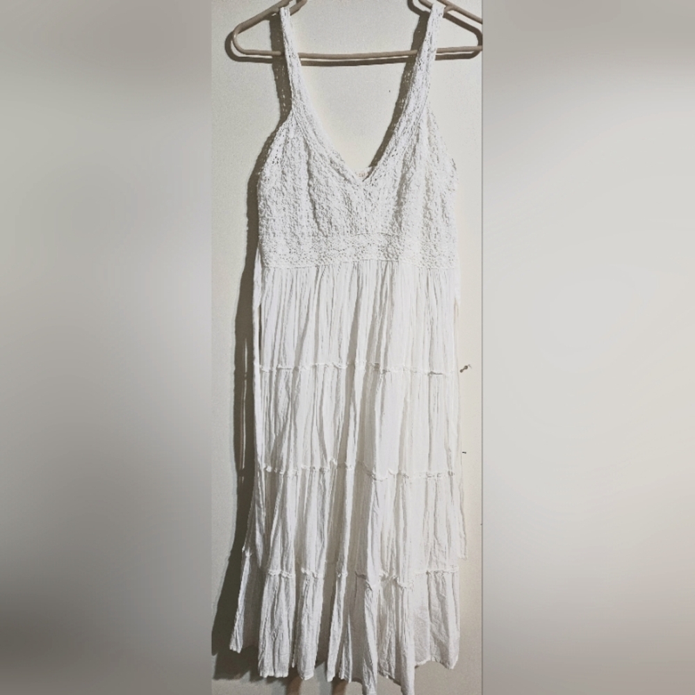 Elegant White Sleeveless Dress Size L